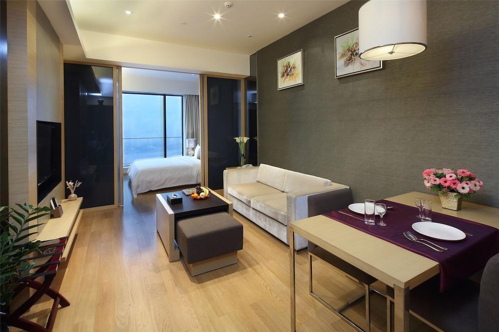 Y.S Pazhou Poly Apartment - Tap to explore photos