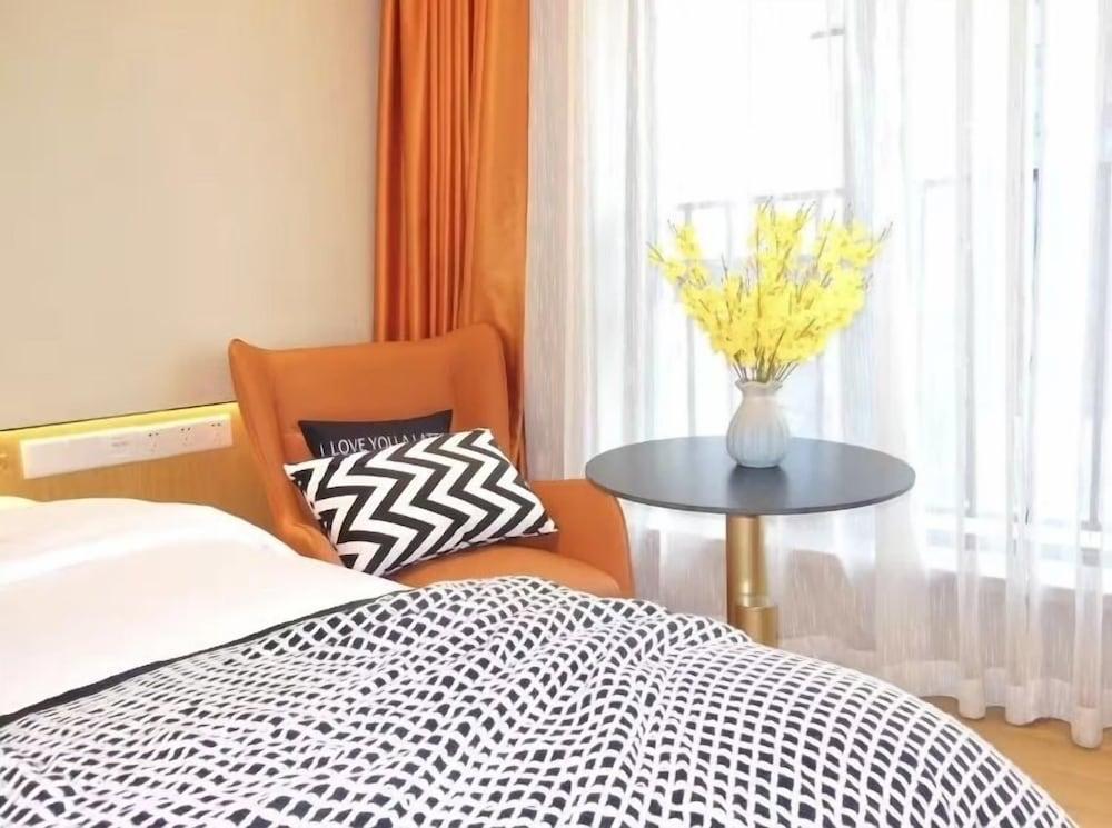 Raffles Executive Apartment Room Type - Executive Twin Room, 1 Bedroom, Non Smoking, City View Raffles Executive Apartment Room Type - Executive Twin Room, 1 Bedroom, Non Smoking, City View