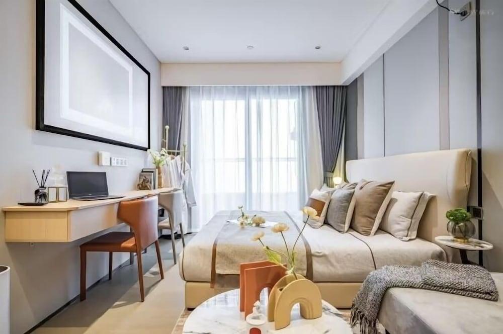 Raffles Executive Apartment Room Type - Romantic Condo, 1 King Bed, Non Smoking, City View Raffles Executive Apartment Room Type - Romantic Condo, 1 King Bed, Non Smoking, City View