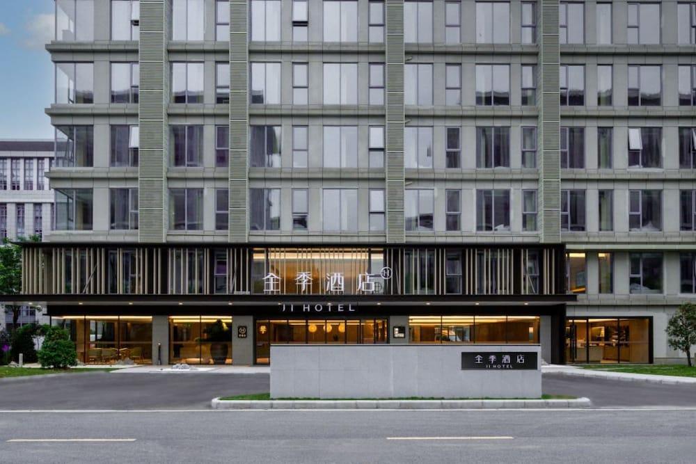 Quanji Hotel BaiyunAirport AirportBranch - Tap to explore photos
