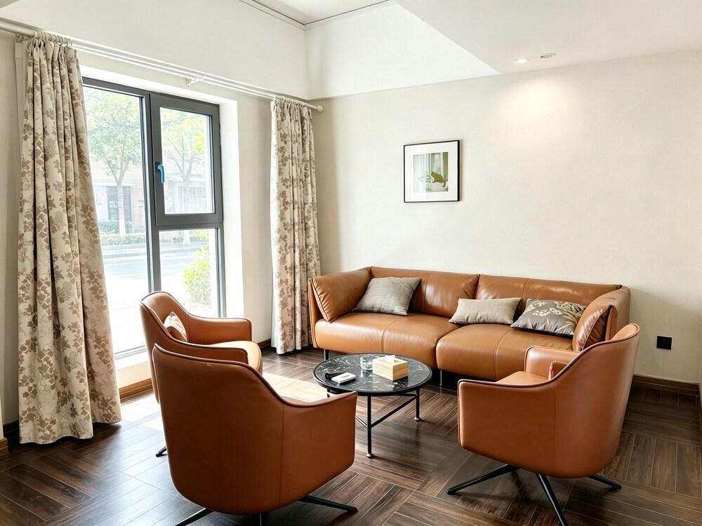 Dayin International Youth Hotel (Shanghai Xinhua Road Jiaotong University Branch) Room Type - One-Bedroom Suite with One 2.0m Bed and One 1.0m Bed Dayin International Youth Hotel (Shanghai Xinhua Road Jiaotong University Branch) Room Type - One-Bedroom Suite with One 2.0m Bed and One 1.0m Bed