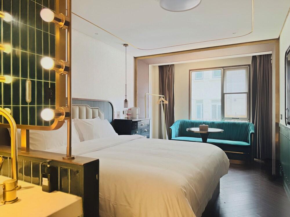 Dayin International Youth Hotel (Shanghai Xinhua Road Jiaotong University Branch) - Tap to explore photos