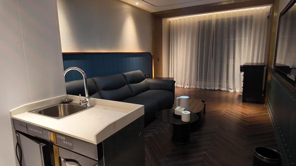 Shanghai Jinli S Hotel (Xinhua Road Jiaotong University Branch) Room Type - Family Suite, Multiple Beds, Non Smoking, Pets Not Allowed