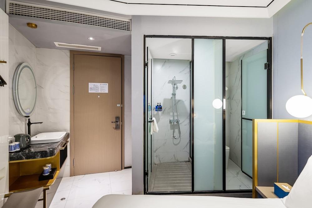 Qinfengyuan Hotel (Shanghai Xuhui District Zhongshan Hospital Jiashan Road Subway Station Branch) - Tap to explore photos
