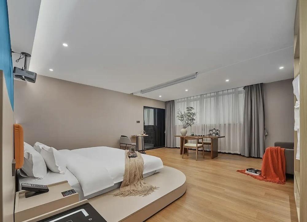 Juman Hotel Room Type - Luxury Room