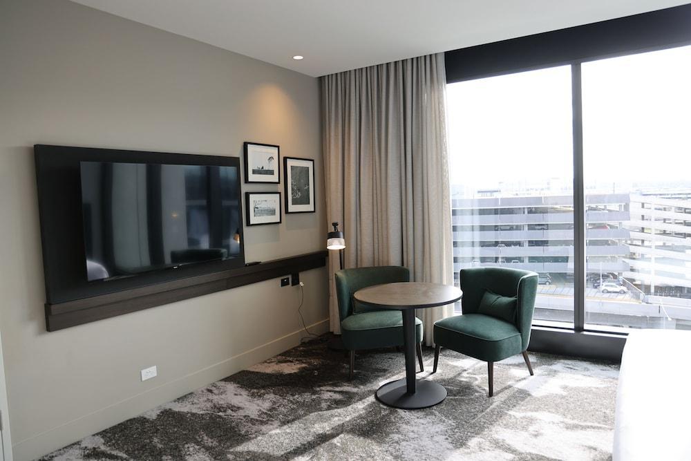 Novotel Melbourne Airport - Tap to explore photos