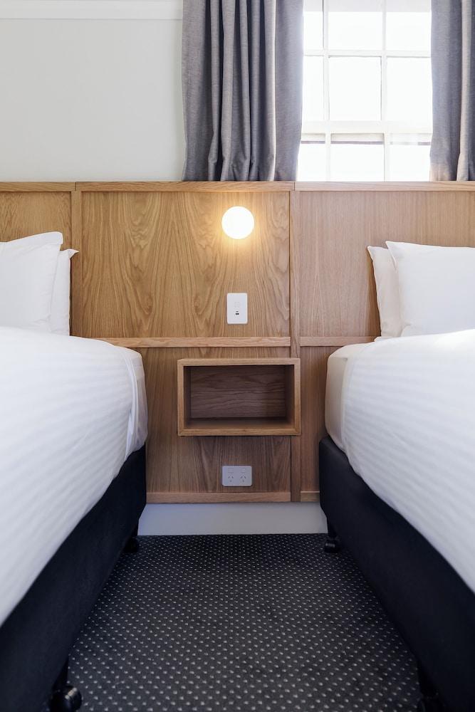 Mortdale Hotel Room Type - Superior Room, Multiple Beds, Non Smoking, Ensuite