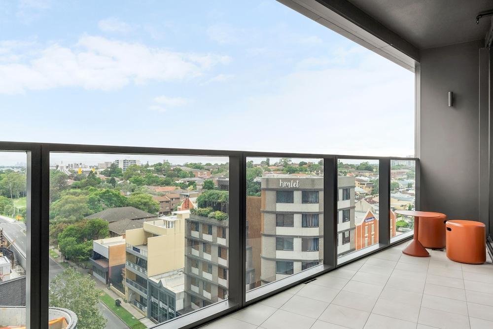 Urban Rest Parramatta Apartments - Tap to explore photos
