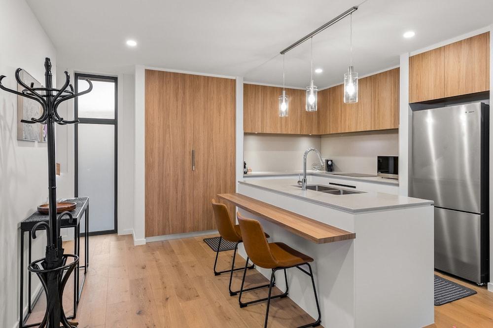 StayCentral Brunswick Central Townhouse - Tap to explore photos