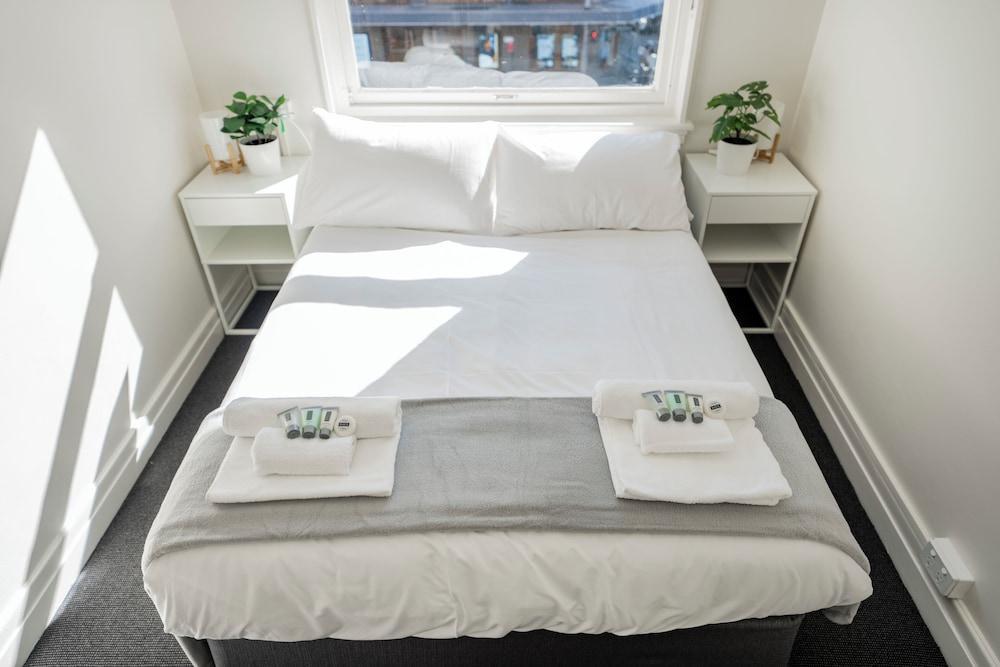 Bar Broadway Room Type - Double Room with Private Bathroom Bar Broadway Room Type - Double Room with Private Bathroom