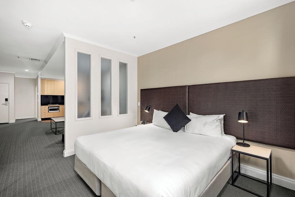 Melbourne City Suites - Tap to explore photos
