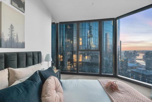 Melbourne Square Apartments - Tap to explore photos