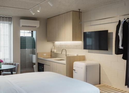 MAC Richmond by Melbourne Apartment Collection Room Type - King Studio