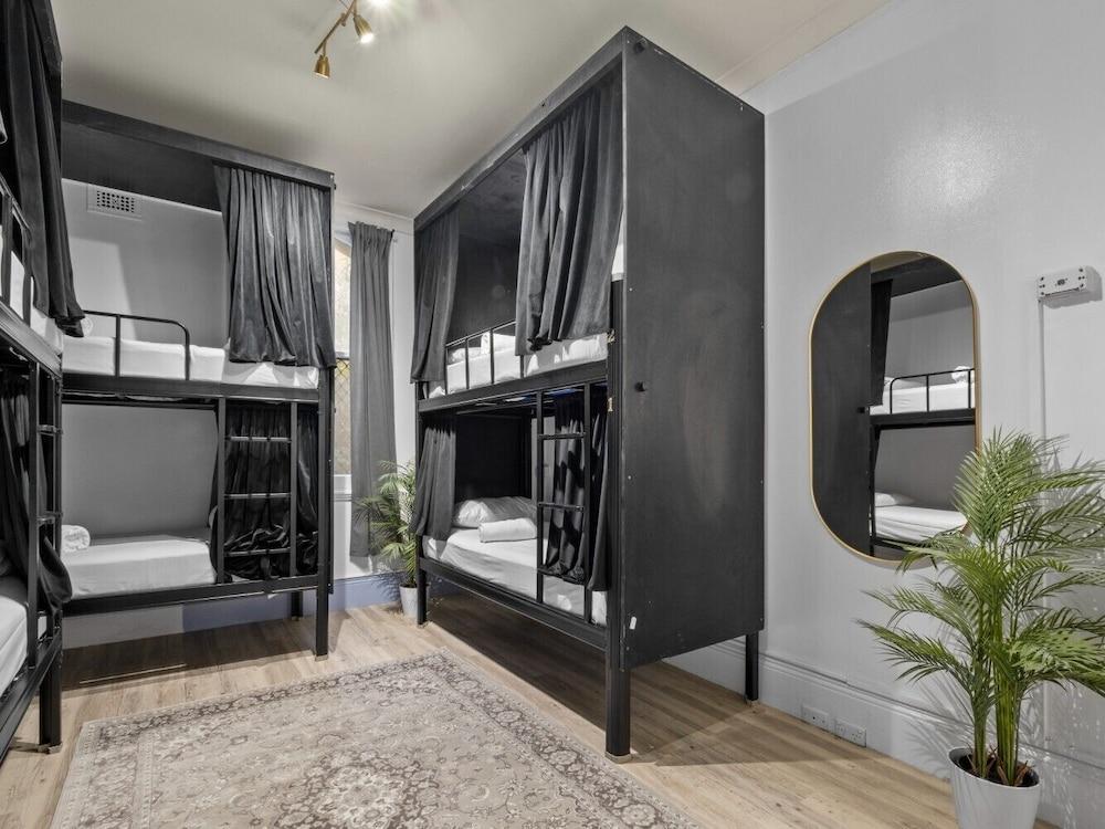 Azzurro Pod Hotel Darling Harbour Room Type - Room, Shared Bathroom