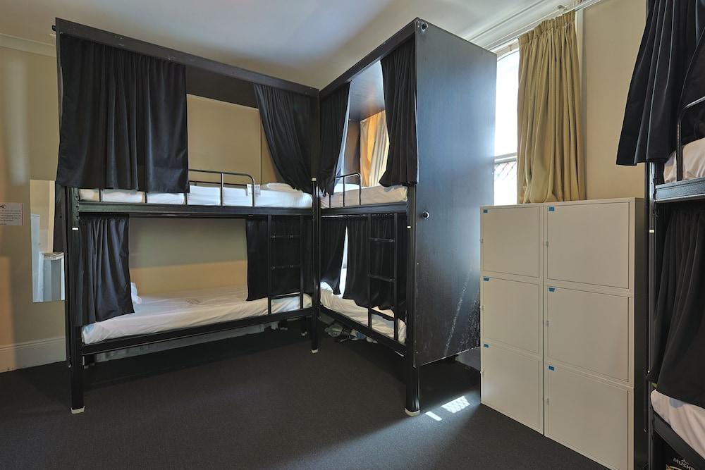 Azzurro Pod Hotel Darling Harbour Room Type - Mixed Pod Shared Bathroom - 8 people bedroom Azzurro Pod Hotel Darling Harbour Room Type - Mixed Pod Shared Bathroom - 8 people bedroom