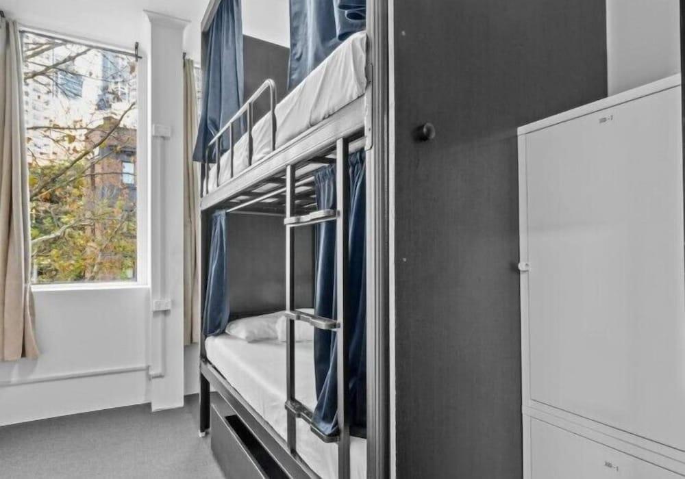 Azzurro Pod Hotel - Central Sydney Room Type - Twin Room, Shared Bathroom