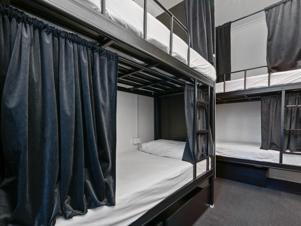 Azzurro Pod Hotel - Central Sydney Room Type - Quadruple Room, Ensuite