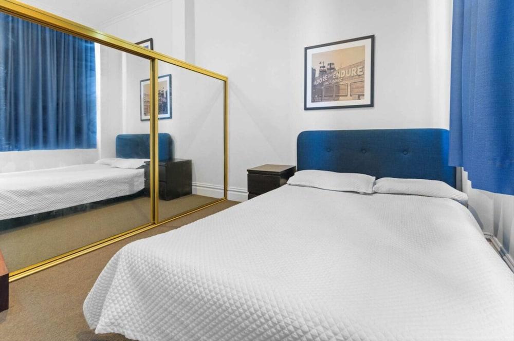Central Sydney Modern Split Level Loft Apartment