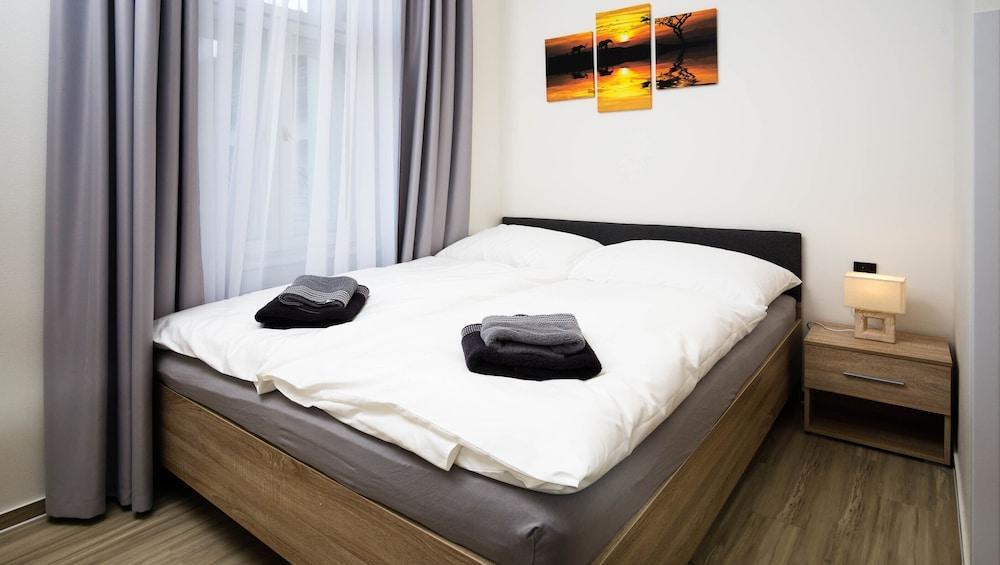 Apartment CONTINENTS by Train & Bus st. Room Type - Economy Double Room