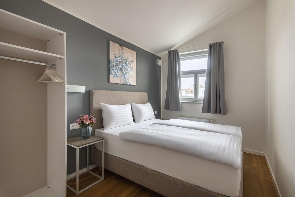Hidden Art Boutique Residence by Dwellfort Room Type - Luxury One Bedroom Attic Apartment