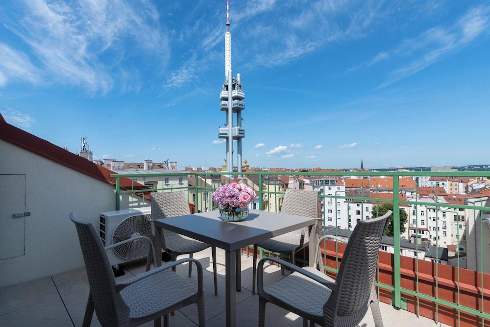 Encore Boutique Residence by Dwellfort Room Type - Luxury Apartment, Terrace, City View