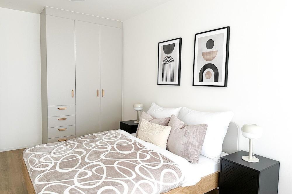Charming Holesovice Apartment - Tap to explore photos