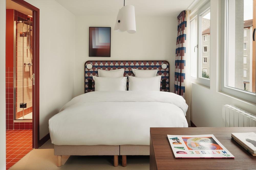 Edgar Suites Montrouge - Tap to explore photos