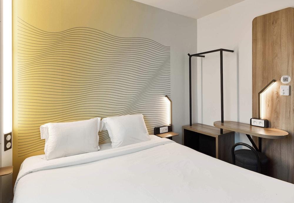 B&B Hotel PARIS GENNEVILLIERS ASNIERES - Tap to explore photos