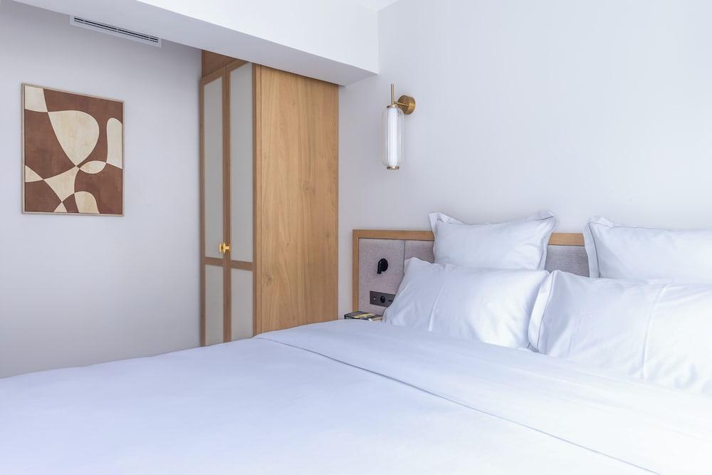 Aparthotel Quartier Libre Opéra Room Type - Presidential Apartment, 1 Queen Bed with Sofa bed, Terrace, Courtyard Area