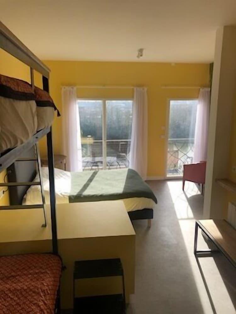 L'Atelier sur Seine Room Type - Quadruple Room, Garden View (Monet) L'Atelier sur Seine Room Type - Quadruple Room, Garden View (Monet)