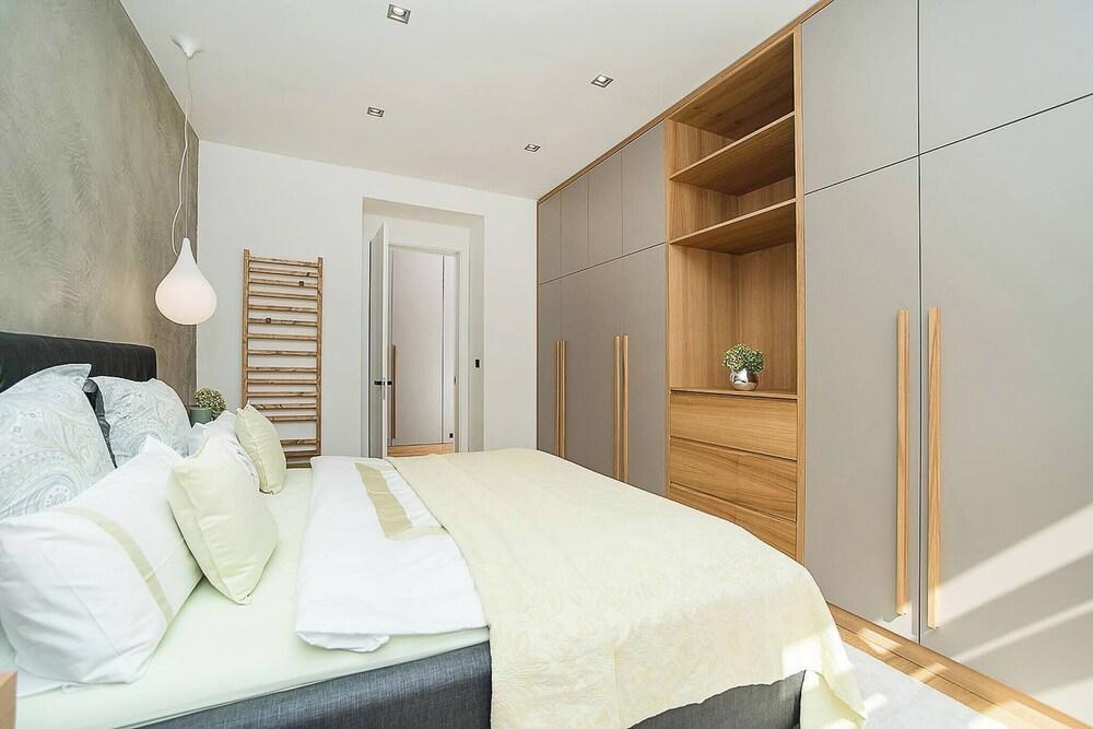 Charming Apartment In Famous Area - Tap to explore photos