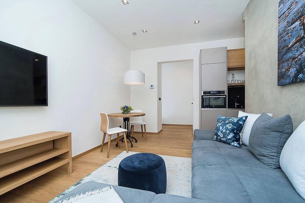 Charming Apartment In Famous Area - Tap to explore photos