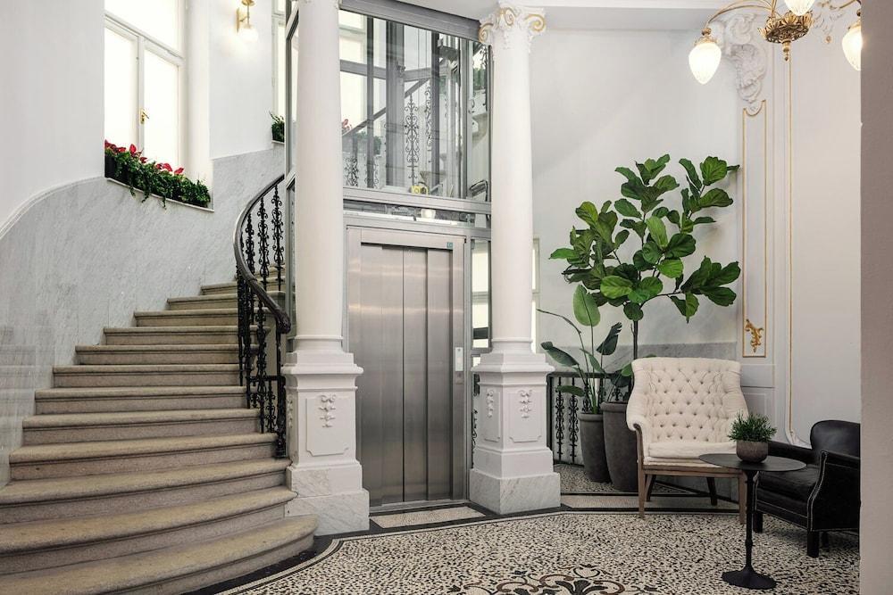 R16 Residences Prague - Tap to explore photos