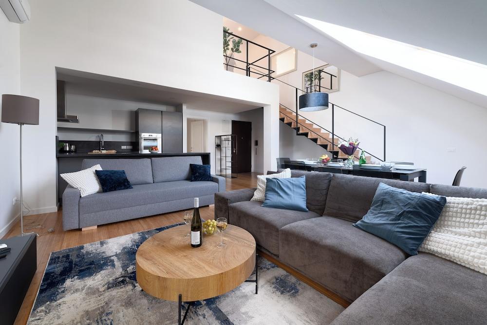 4-room apartment near Charles Square - Tap to explore photos