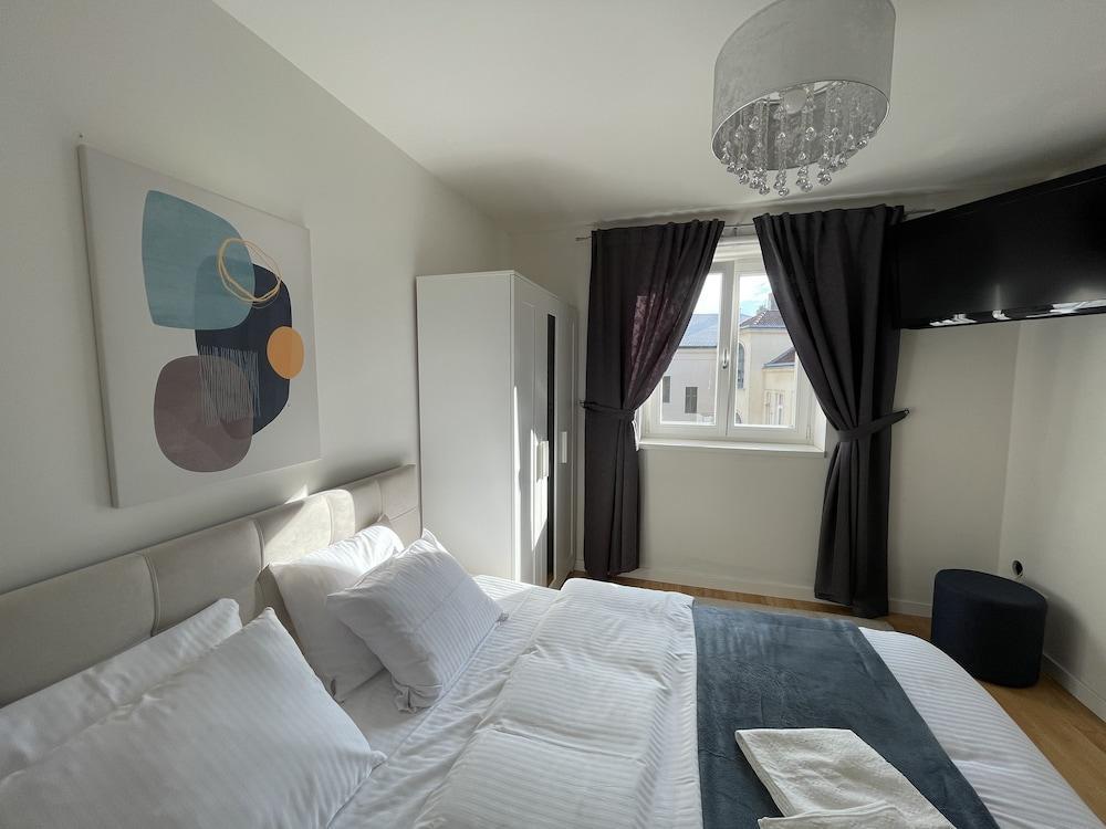 4-room apartment near Charles Square - Tap to explore photos