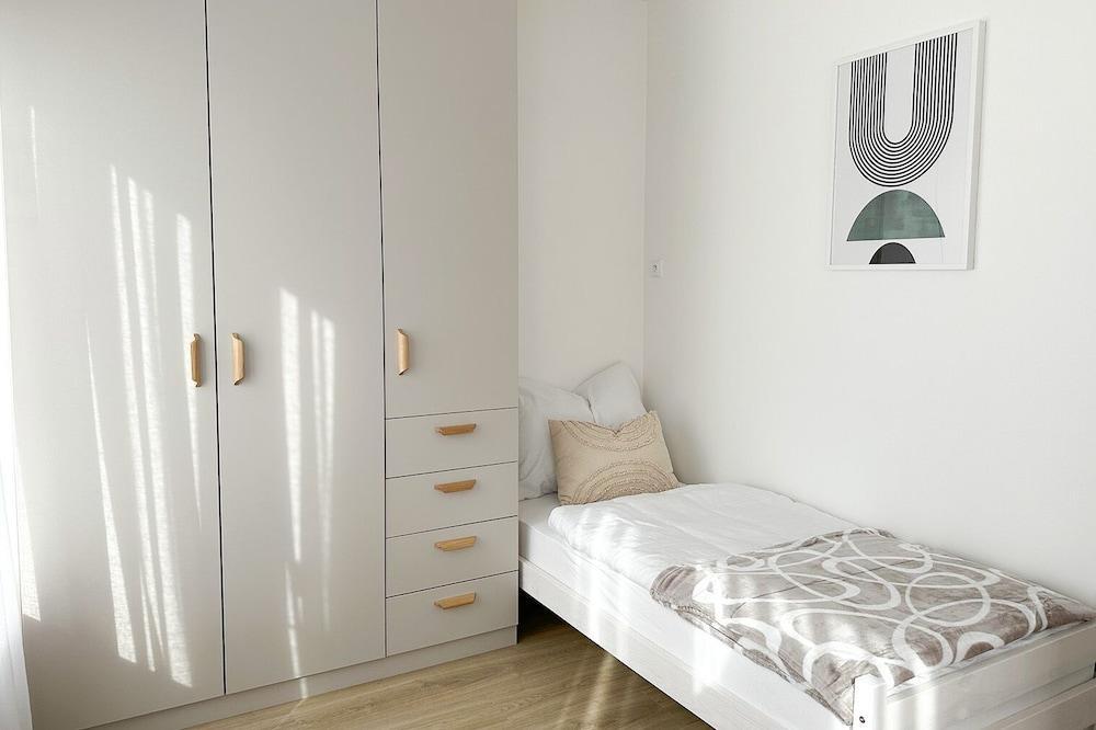 Modern Holesovice Apartment - Tap to explore photos