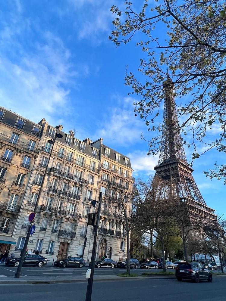 Eiffel Dream (30 mètres de la Tour Eiffel) - Tap to explore photos