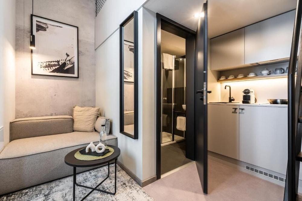 HONEST Karlín Room Type - City Studio