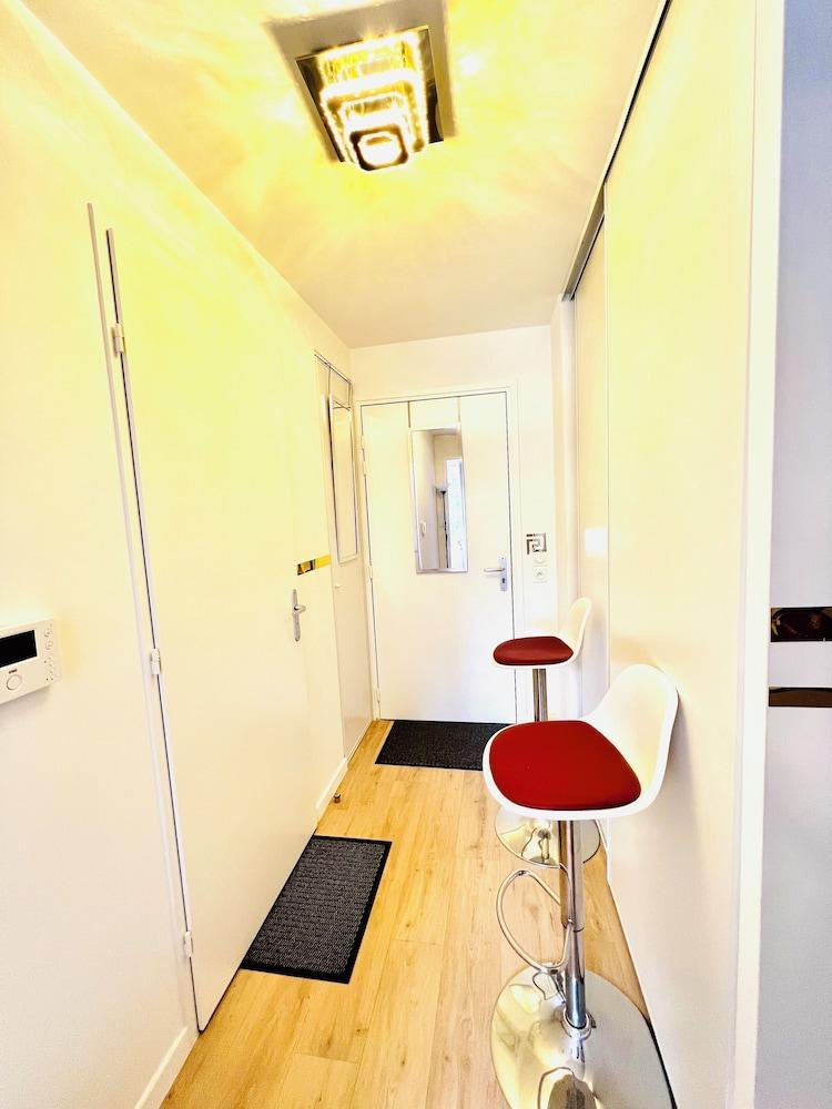 Appartement Luxe 9 mn Roissy CDG - Tap to explore photos