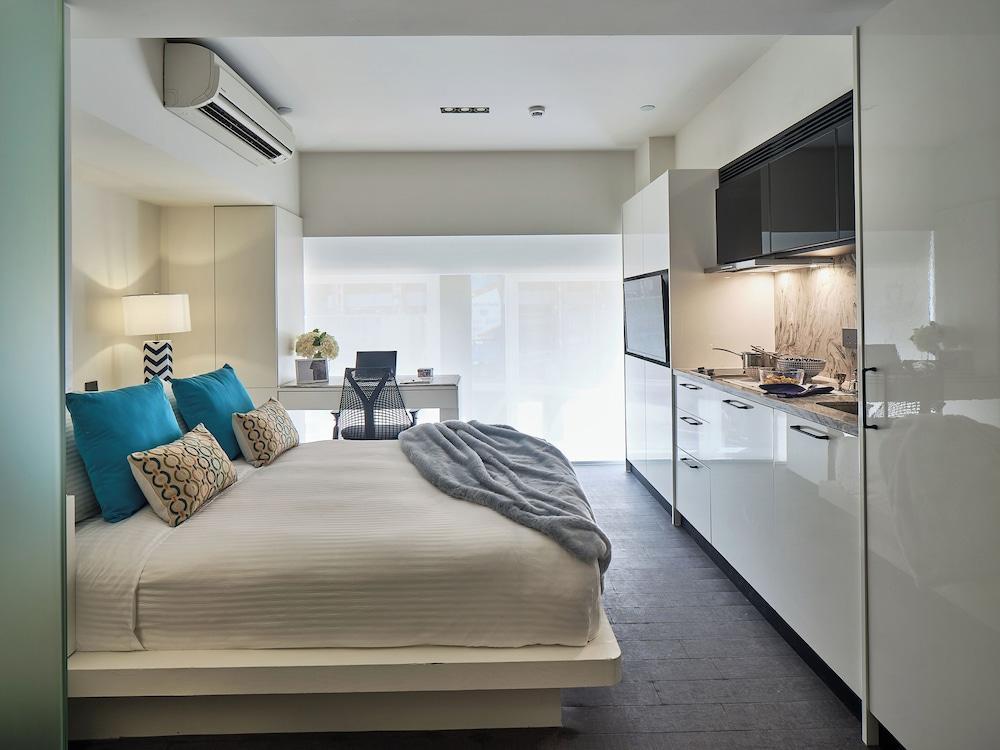 V Causeway Bay Room Type - Premium Deluxe PLUS, 1 Queen Bed, Non Smoking, City View V Causeway Bay Room Type - Premium Deluxe PLUS, 1 Queen Bed, Non Smoking, City View