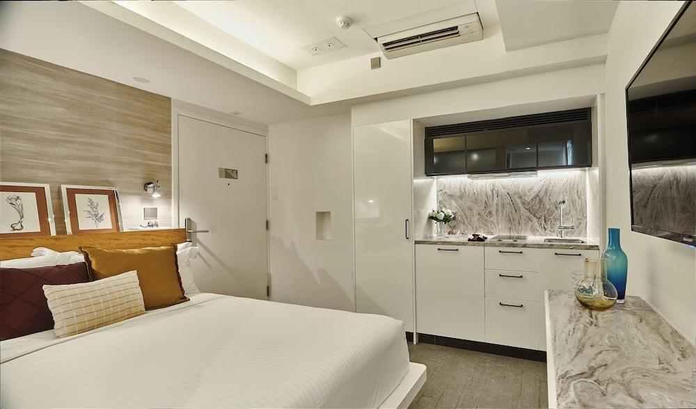 V Causeway Bay Room Type - Spark PLUS,1 Queen Bed, Non Smoking, City View