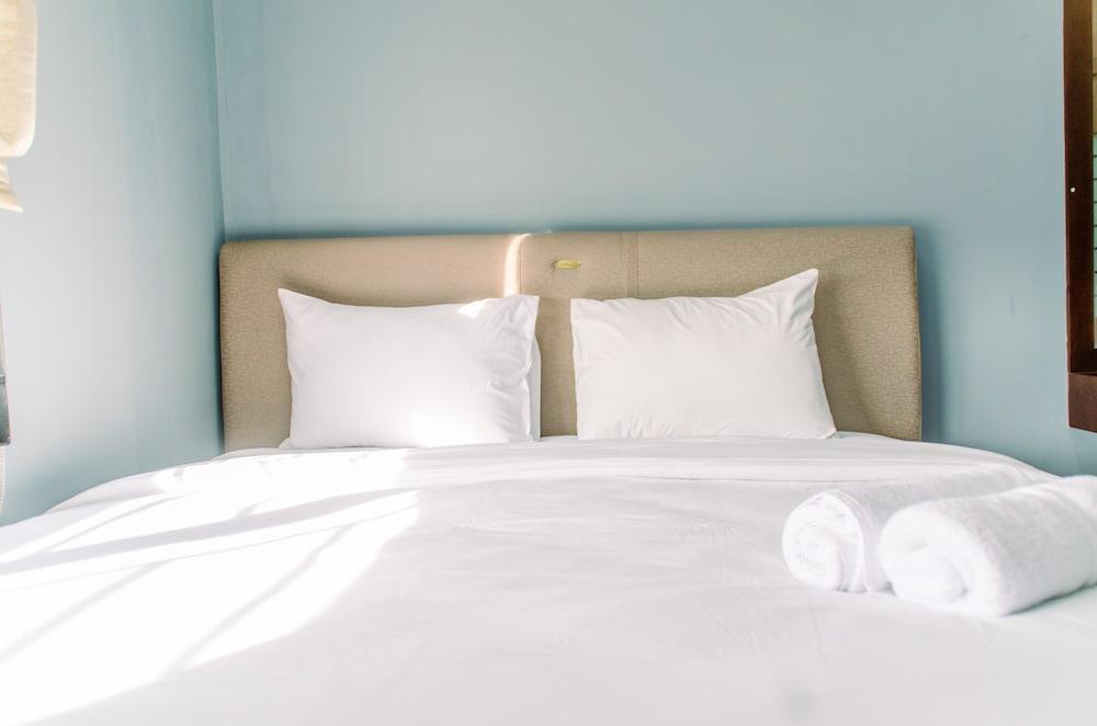Comfortable And Minimalist 2Br At Marina Ancol Apartment - Tap to explore photos