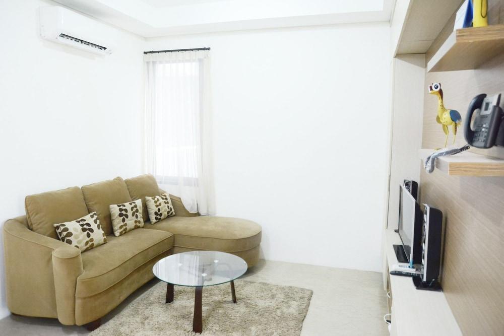 Comfy L'Avenue Apartment - Tap to explore photos