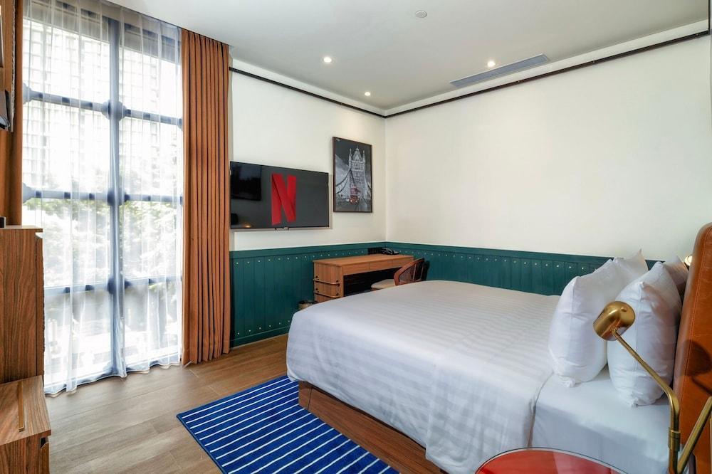 Ashley Tugu Tani Menteng Room Type - Superior Queen