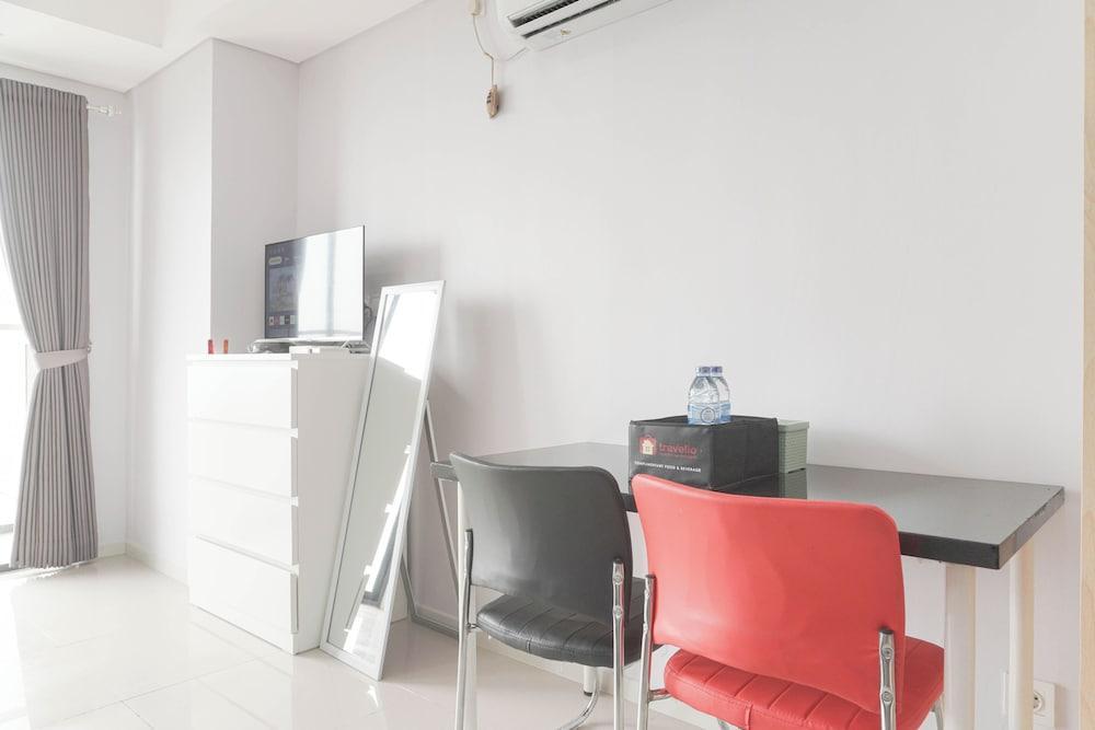 Restful And Spacious Studio At Daan Mogot City Apartment - Tap to explore photos