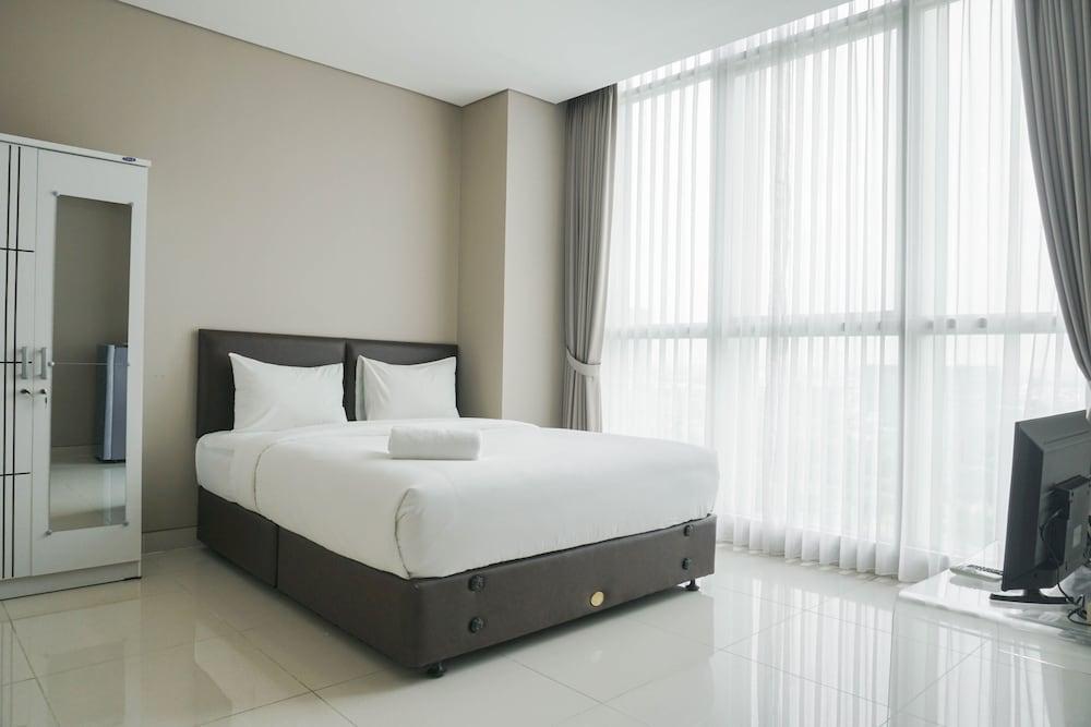 Chic And Cozy Studio Apartment At Ciputra International - Tap to explore photos