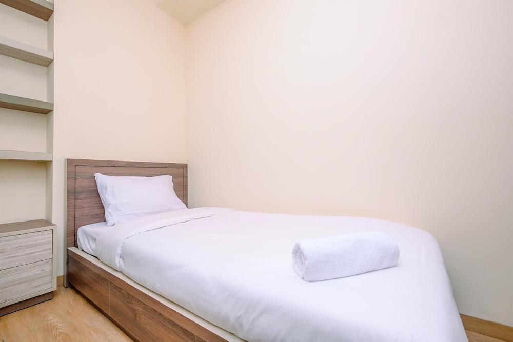 Comfortable And Warm 2Br At Tifolia Apartment - Tap to explore photos