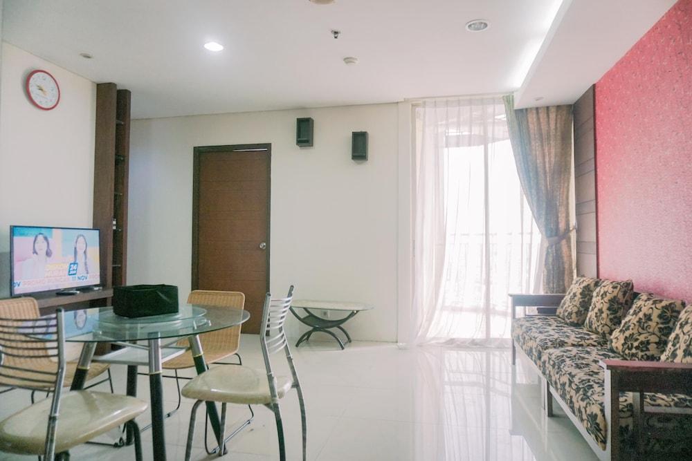 Spacious And Homey 2Br Mangga Dua Apartment Room Type - Apartment
