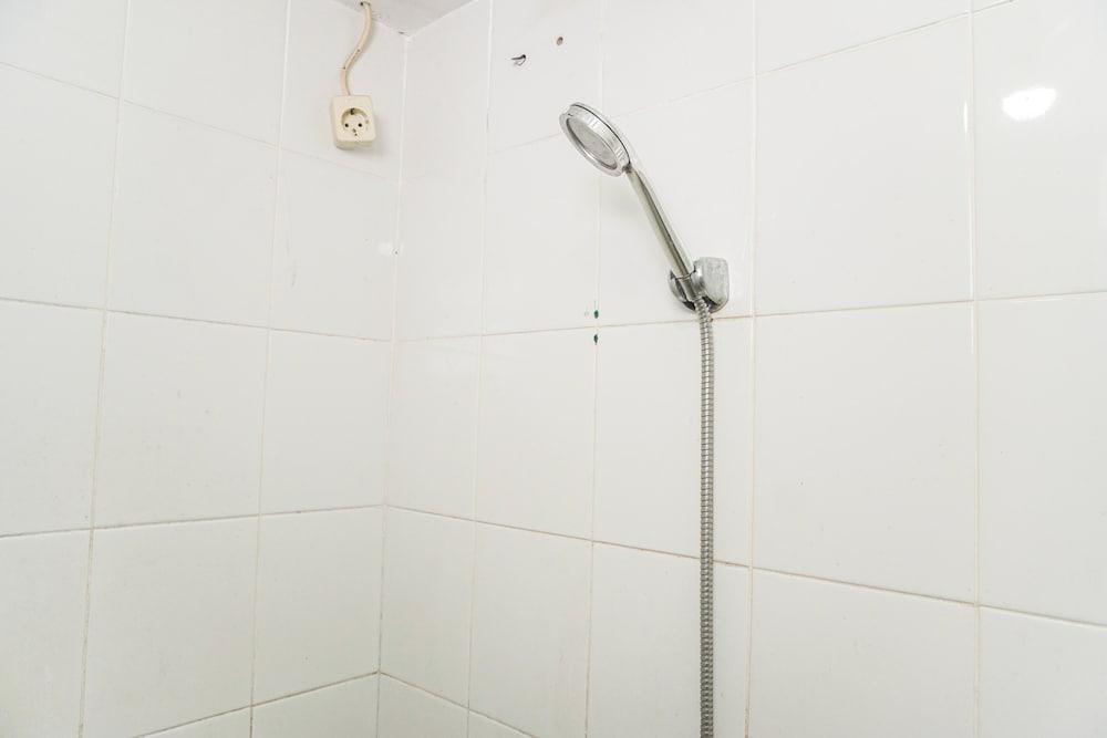 Best Deal And Homey Studio Bassura City Apartment - Tap to explore photos
