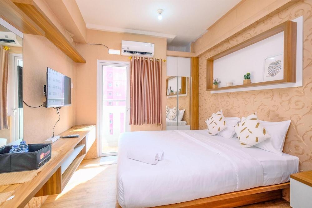 Fancy And Nice Studio (No Kitchen) At Green Pramuka City Apartment